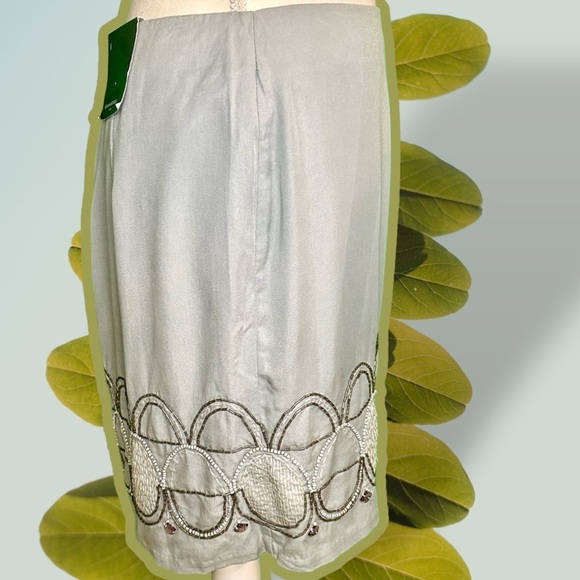 NWT Banana Republic Light Gray Ornate Beaded Bohemian Style Skirt Size 8 - Picture 12 of 14